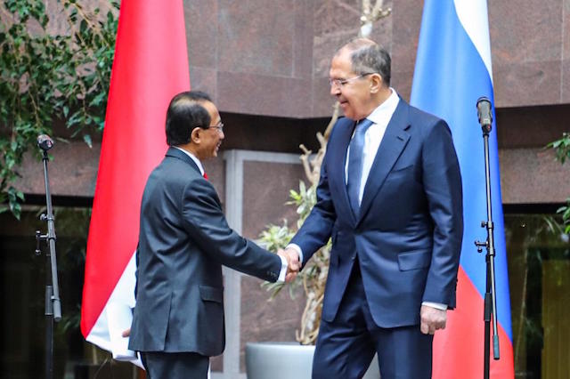 Menlu Lavrov Buka Pameran Arsip 70 Tahun Hubungan Diplomatik RI-Rusia